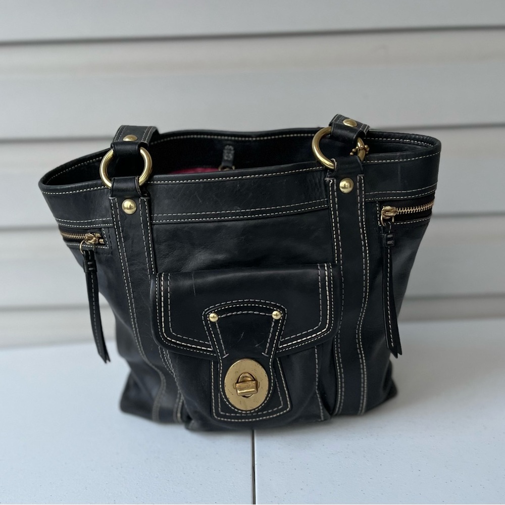 Coach Vintage sLegacy Gigi Vachetta Black Leather Tote Bag
L0882 F12888
